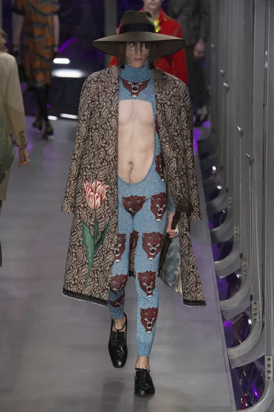 Look 93